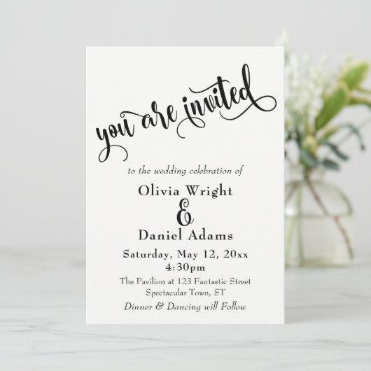 Extravagante Script Letters Black & White Wedding Einladung (Stehend Vorderseite)