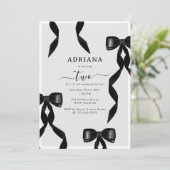Extravaganter Schwarzer Bow-Kindergeburtstag Einladung (Stehend Vorderseite)