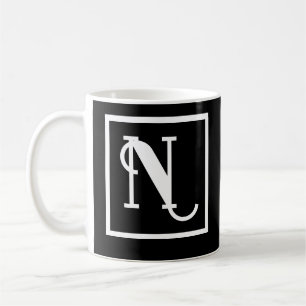 Extravaganter typografischer Buchstabe N Kaffeetasse