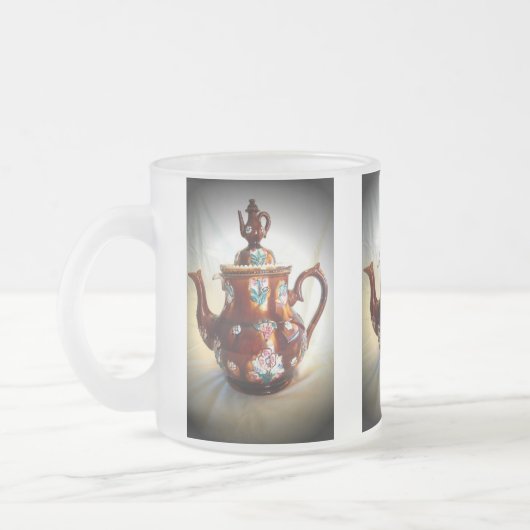 Extravaganter verzierter antiker englischer mattglastasse (Links)