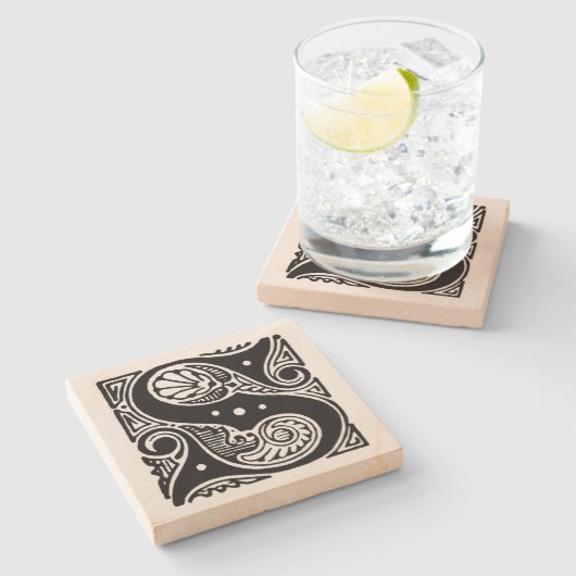 Extravagantes ` Holztype S' Monogramm Steinuntersetzer (Seitenansicht)