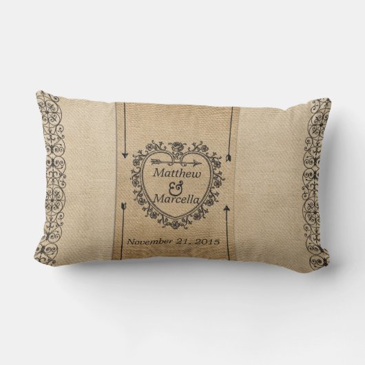 Extravagantes Leinwand-Hochzeits-Datums-Herz Lendenkissen (Rückseite)