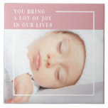 Extravagantes Niedliches Baby-Foto | Rosa und Weiß Fliese<br><div class="desc">Die "Joyful Moments Collection", bei der Glück und Kreativität aufeinander treffen! Feiern Sie mit unseren atemberaubenden Pink Background Baby Foto Quote Produkten die pure Lebensfreude und das Wunder des Lebens. Ob Sie selbst einkaufen oder nach dem perfekten Geschenk suchen, unsere Kollektion verspricht Ihnen, Ihren Tag zu heizen und Ihr Herz...</div>