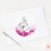 extravagantes Pferdemotiv, grauer Hengst und rosa Runder Aufkleber (Umschlag)