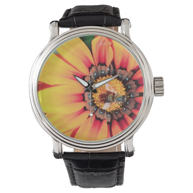 Extreme Nah-up einer Biene, die Pollen sammelt Armbanduhr (Vorderseite)