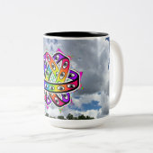 Ezekiel's Wheel UFO on a Cloudy Day Zweifarbige Tasse (VorderseiteRechts)