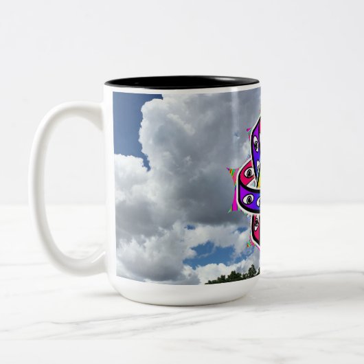 Ezekiel's Wheel UFO on a Cloudy Day Zweifarbige Tasse (Links)