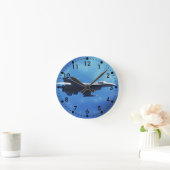 F16 Falkenbekämpfungsjet im Flug Runde Wanduhr (Zuhause)