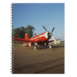 F2G-1D Superseeräuberflugzeug an einer Flugschau Notizblock