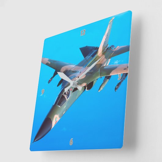 F-111 QUADRATISCHE WANDUHR (Winkel)