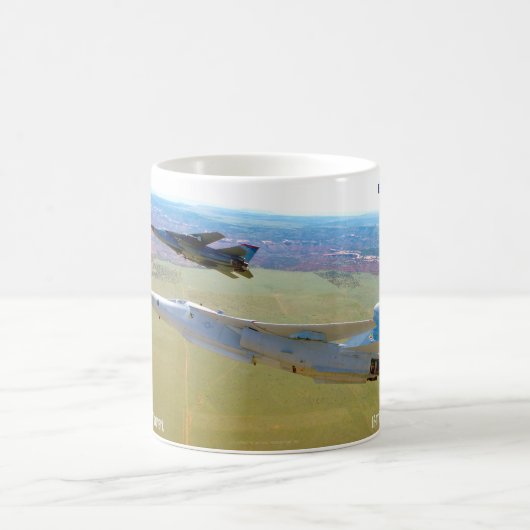 F-111A AARDVARK und EF-111A RAVEN Kaffeetasse (Mittel)