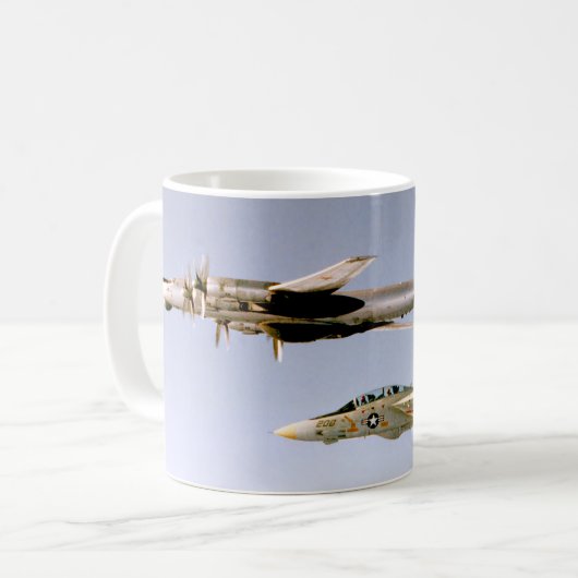F-14 TOMCAT "BEAR INTERCEPT" KAFFEETASSE (Vorderseite Links)