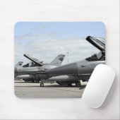 F-16 Falkenbekämpfung steht vor dem Start Mousepad (Mit Mouse)