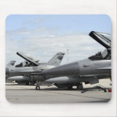 F-16 Falkenbekämpfung steht vor dem Start Mousepad (Vorne)