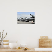 F-16 Falkenbekämpfung steht vor dem Start Poster (Küche)