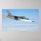 F-16 Feuert eine Maverick-Rakete Poster (Vorne)