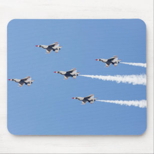 F-16 Thunderbirds fliegen in der Fünf-Karten-Forma Mousepad