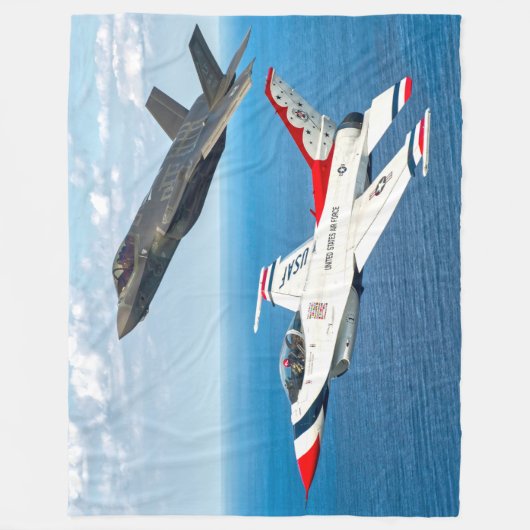 F-16C-KAMPFFIL UND F-35A-BELEUCHTUNG II FLEECEDECKE (Vorderseite)