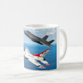 F-16C-KAMPFFIL UND F-35A-BELEUCHTUNG II KAFFEETASSE (VorderseiteRechts)