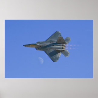 F-22 Raptor Hochgeschwindigkeits-Pass über den Mon Poster