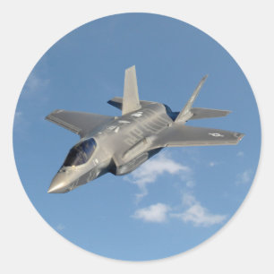 F-35 Lightning II Panther Jet Fighter in Sky Runder Aufkleber