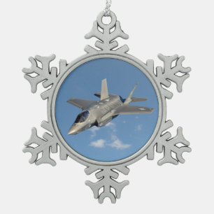 F-35 Lightning II Panther Jet Fighter in Sky Schneeflocken Zinn-Ornament