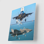 F-35B-BELEUCHTUNG II QUADRATISCHE WANDUHR (Winkel)