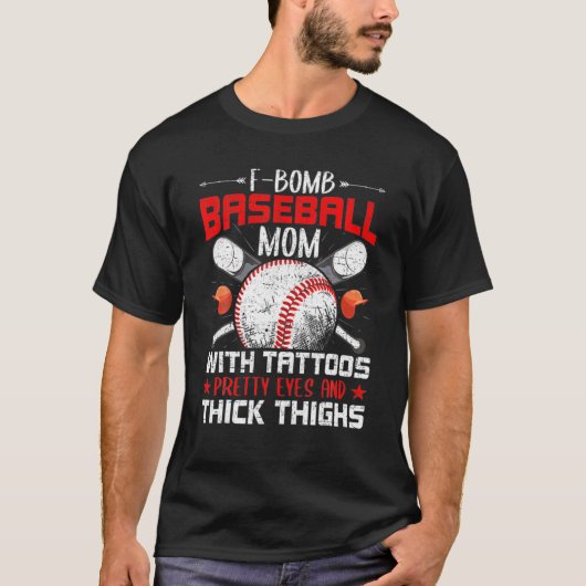 F Bomb Baseball Mama mit Tattoos Hübsche Augen T-Shirt (Vorderseite)