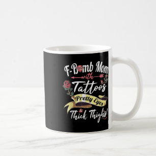 F Bomb Mama Tattoos Hübsche Augen dick Oberschenke Kaffeetasse
