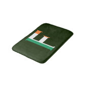 F Monogram überlagert sich auf irischer Flagge Badematte (Schrägansicht)