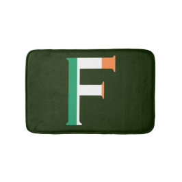 F Monogram überlagert sich auf irischer Flagge Badematte