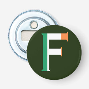 F Monogram überlagert sich auf irischer Flagge Flaschenöffner