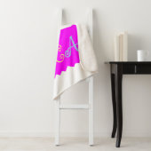 FAB CHICA Logo mit Prägung aus Lippenstift pink Sherpadecke (Beispiel)