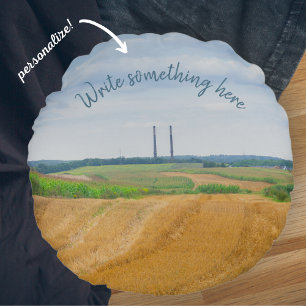 Fabrikschornsteine mit gelbem Feld Rundes Kissen