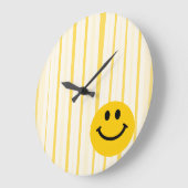 Face on sunny yellow stripes große wanduhr (Winkel)