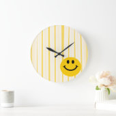 Face on sunny yellow stripes große wanduhr (Zuhause)