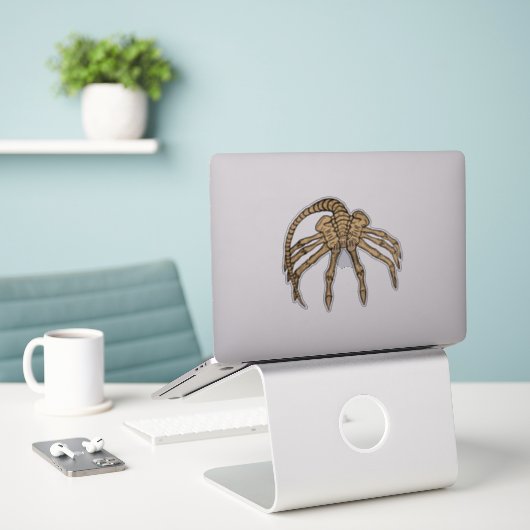 Facehugger Sticker (Laptop auf Schreibtisch)