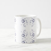 Faded Blue and White Floral Pattern Kaffeetasse (VorderseiteRechts)