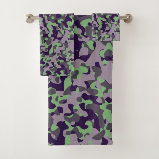 faded green and violet camo abstract badhandtuch set (Insitu)