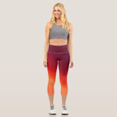 Fading Embers - Warme Abstrakte Fluid Art Capri Leggings (Vorderseite)