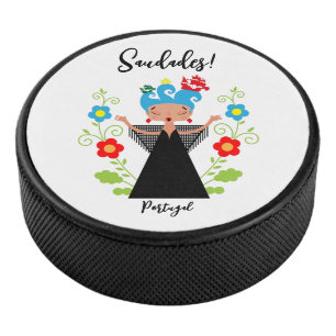 Fado-Sängerin mit portugiesischen Karawanenschiffe Eishockey Puck