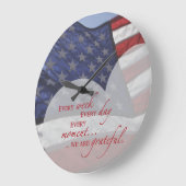 Fahne des patriotischen Herzens, militärische Aufw Große Wanduhr (Winkel)