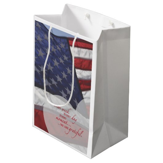 Fahne des patriotischen Herzens, militärische Aufw Mittlere Geschenktüte (Rückseite Schrägansicht)