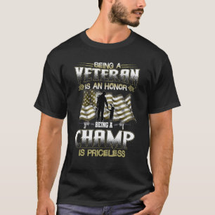 Fahne Veteran zu sein ist eine Ehre, ein Kamp zu s T-Shirt