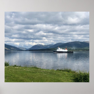 Fähre fährt in die Rothesay-Bucht auf der Isle of Poster