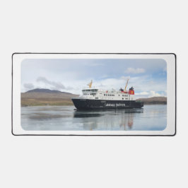 Fähre nähert Port Askaig, Islay Scotland auf einer Schreibtischunterlage