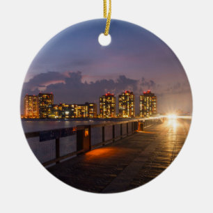 Fahren auf dem Navarre Beach Pier Keramik Ornament