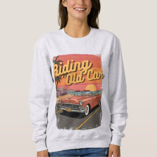 Fahren im alten Auto im Vintage-Design Sweatshirt