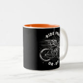 Fahren kostenlos oder Die mit dem Fahrrad Zweifarbige Tasse (VorderseiteRechts)