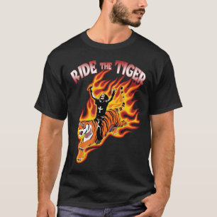 Fahren mit der Vintagen Tiger-Metal-Illustration T-Shirt